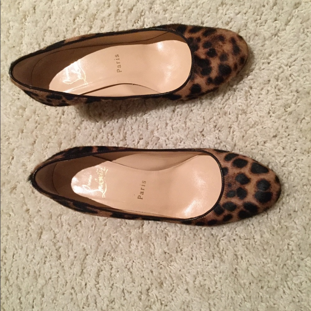 Leopard print calf hair heels